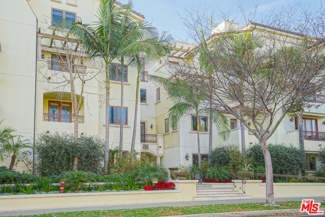 261 S Reeves Dr #305